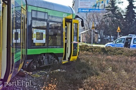 Zderzenie mercedesa z tramwajem na rondzie Solidarności
