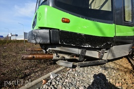 Zderzenie mercedesa z tramwajem na rondzie Solidarności