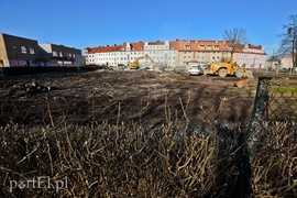 Burzą, by postawić market