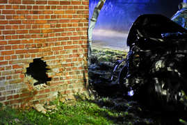 Kierowca jeepa uderzył w dom w Borzynowie