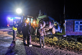 Kierowca jeepa uderzył w dom w Borzynowie