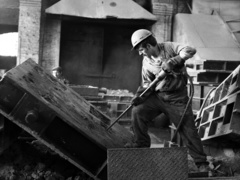 Elbląg z lat 70. na zdjęciach Czesława Misiuka: Pomnik Odrodzenia