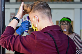 Najpierw dezynfekcja, potem obliczenia. Ósmoklasiści piszą egzamin z matematyki