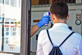 Najpierw dezynfekcja, potem obliczenia. Ósmoklasiści piszą egzamin z matematyki