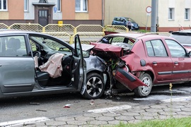 Kraksa sześciu aut przy targowisku