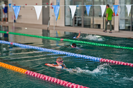 Jak wyciągnąć dzieci na basen