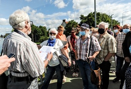 Na prawo most, na lewo most, a dołem Elbląg płynie