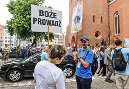 \"Prosimy o to, żeby pandemia się skończyła\". Ruszyła elbląska piesza pielgrzymka