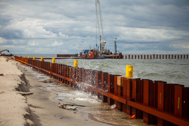 Wyspa już powstaje na Zalewie Wiślanym