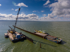 Wyspa już powstaje na Zalewie Wiślanym