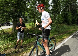 Na szczyt w szczytnym celu. Mount Everest Łukasza Tazuszela (aktualizacja)