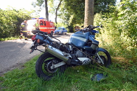 Motocyklista uderzył w maszynę rolniczą