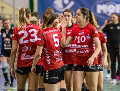 Start przegrał z mistrzyniami Polski