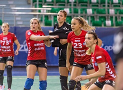 Start przegrał z mistrzyniami Polski