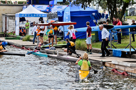 Kajakarskie święto na rzece