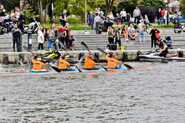 Kajakarskie święto na rzece