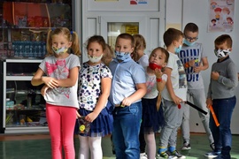 Świeć przykładem - policjanci rozdawali odblaski