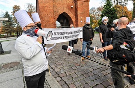 Gastronomia z czarną polewką dla rządu