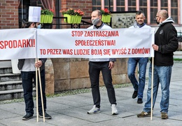 Gastronomia z czarną polewką dla rządu