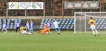 Punkty są żółto-biało-niebieskie