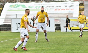 Punkty są żółto-biało-niebieskie