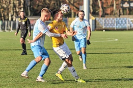 Punkty są żółto-biało-niebieskie