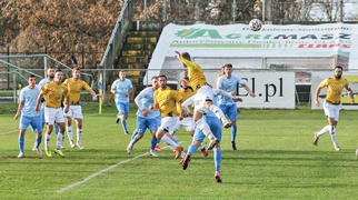 Punkty są żółto-biało-niebieskie