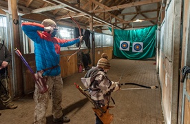 Mistrzowie uczą strzelać z łuku