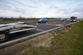 Uciekał przed policją, zniszczył cztery auta i radiowóz na S7