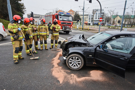 Zderzenie renault z bmw pod szkołą muzyczną (aktualizacja)