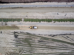 Montują most nad przekopem Mierzei i budują wyspę