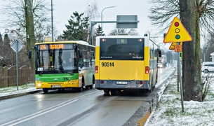 Zielony autobus ulicami miasta mknie...  (nasz raport z funkcjonowania miejskiej komunikacji) 