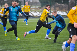 W deszczu bez bramek