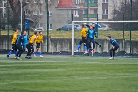 W deszczu bez bramek