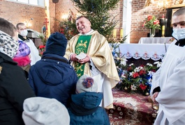 Elbląski duchowny po raz kolejny wsparł WOŚP